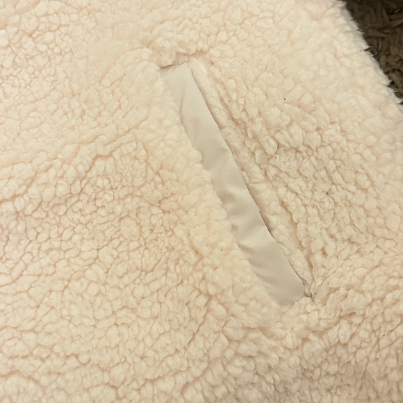 Never worn Abercrombie & Finch warm cream coat. Super fuzzy and warm! - Picture 2 of 3